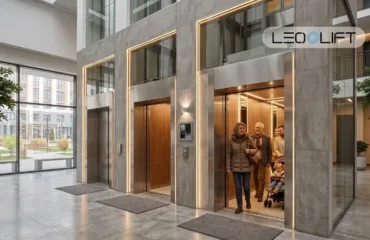 Pasazhyrskyy lift dlya ZhK yak pidibraty kilkist liftiv i vantazhopidyomnist Modern building lobby with three elevator doors; a family and others step out of the rightmost elevator, LEOLIFT logo visible overhead.